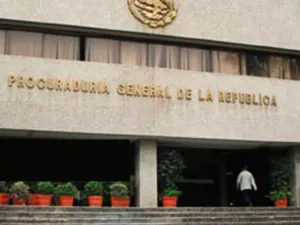 PGR ofrece recompensa por la captura de 5 del caso Ayotzinapa
