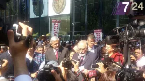 AMLO denuncia penalmente a EPN por el delito de traición a la patria en la PGR