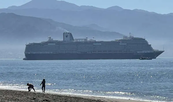 Ante brote de covid-19, crucero no desembarca en Puerto Vallarta