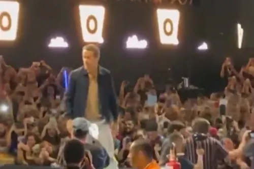 Ryan Reynolds evita ser aplastado por una valla