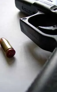Consignan a dos personas por asociación delictuosa, posesión de droga y arma de fuego