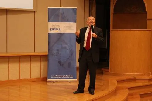 El Ayuntamiento de Puebla y la BUAP imparten la Cátedra Universitaria