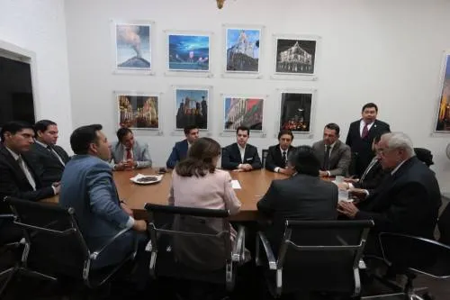 Celebran con éxito la primera reunión de trabajo entre los tres Poderes en Puebla