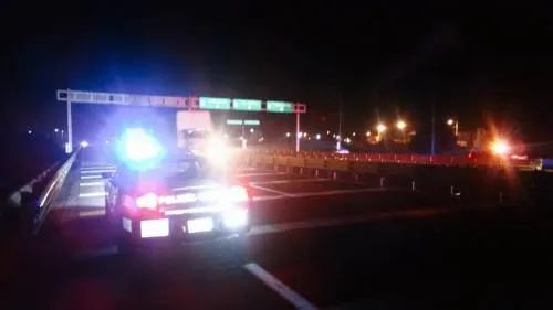 Por 6 horas habitantes de Xonacatepec que exigen repetición de plebiscitos tomaron la autopista