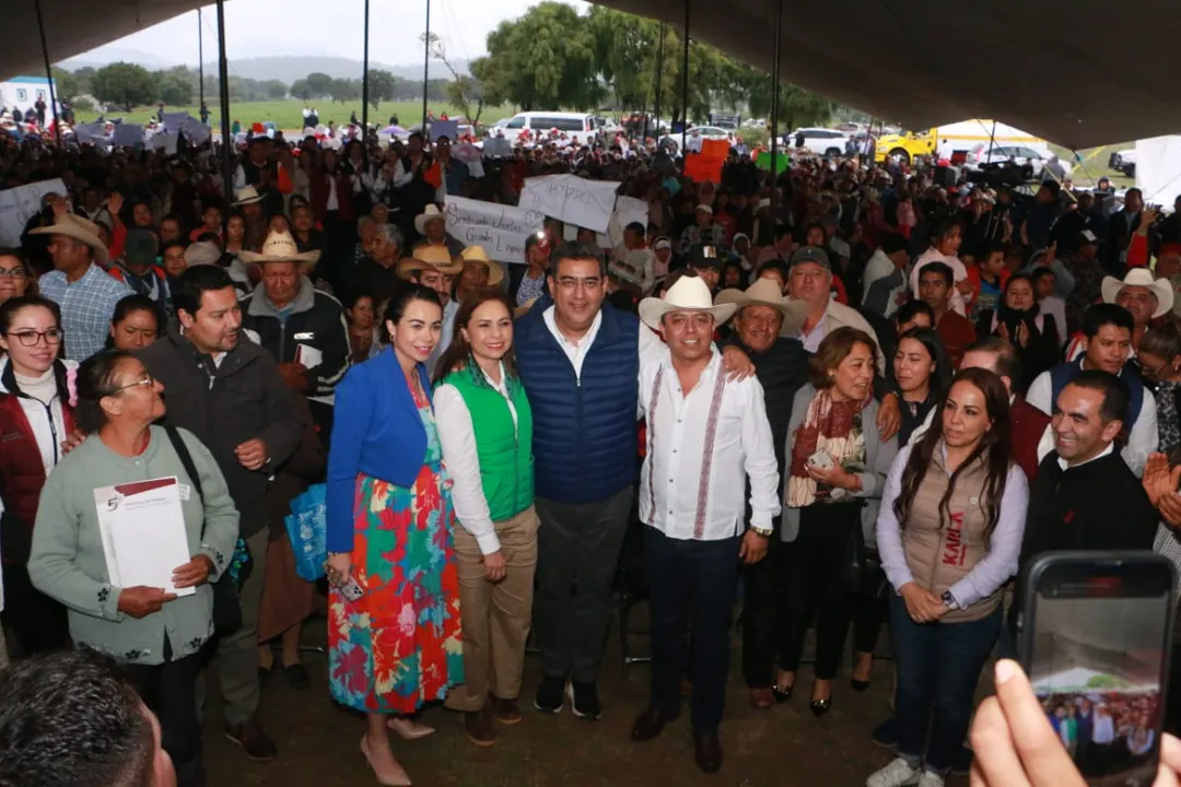 Con conservación de carreta, Gobierno Estatal mejora la movilidad en la sierra nororiental