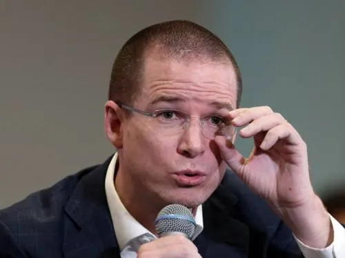 Congreso avala exhorto para que PGR informe sobre caso Anaya