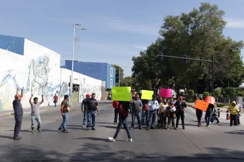 Comerciantes de Analco cierran bulevar 5 de mayo