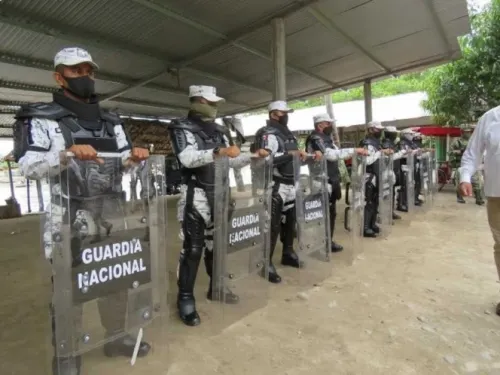 Frenan caravana migrante; aseguran a guatemaltecos en Chiapas