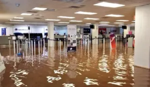 Hay 30 quejas tras inundación en aeropuerto de Chihuahua