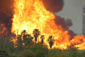 Causa alarma explosión en complejo de Pemex