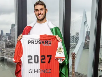 ‘Santi’ Giménez extiende su contrato con Feyenoord hasta 2027
