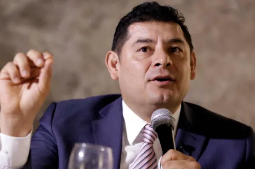 Pese a dar positivo a Covid, Alejandro Armenta sostiene reunión