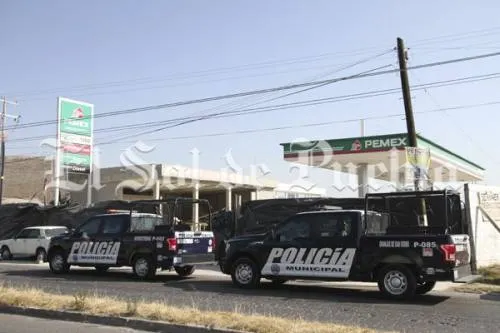 Recuperan camioneta robada en asalto a gasolinera de Puebla