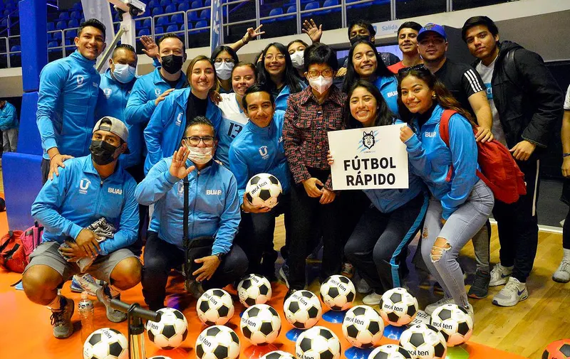 buap-entrega-equipo-deportivo