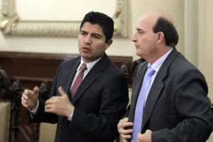 Alcalde conmina a diputados no distraerse de límites por conflicto en San Andrés