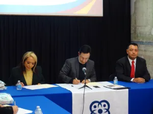 Asociación de Mujeres Periodistas y CDH firman convenio de colaboración