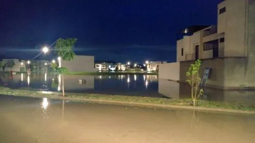 Lluvia de la madrugada ocasiona inundaciones y se desborda el río Atoyac
