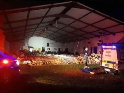 Mueren 13 personas tras colapsar una iglesia en Sudáfrica