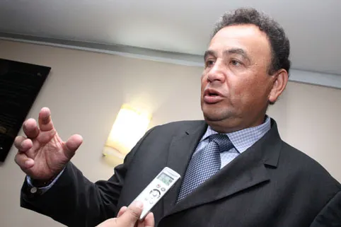Diputados siguen justificando la sumisión al gobernador