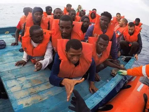 Rescatan a casi 5 mil inmigrantes en el Mediterráneo en las últimas 24 horas
