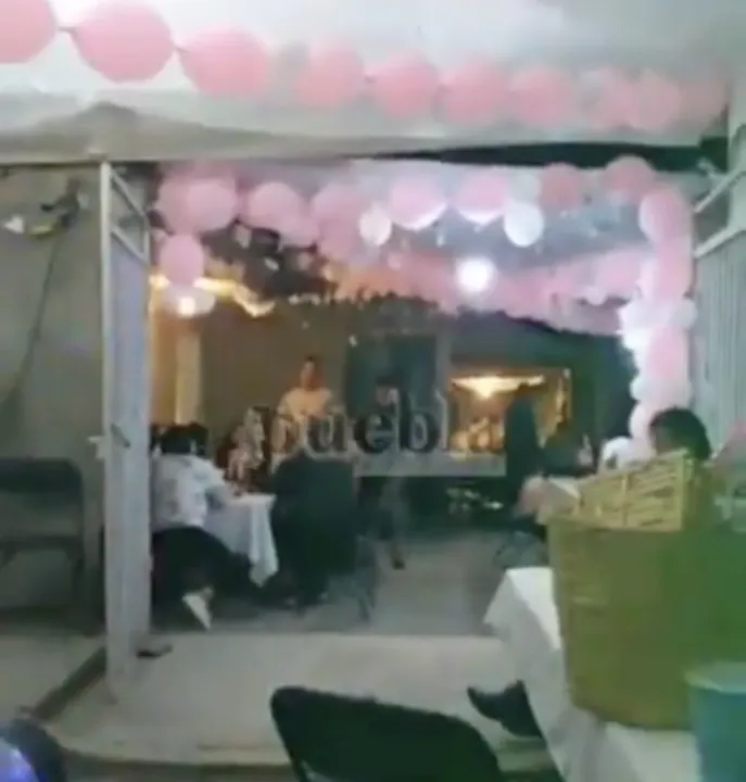 Sonidero transmite fiesta en vivo, lo critican y responde con insultos 