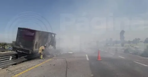 Tractocamión termina incendiado en la autopista Puebla-Orizaba