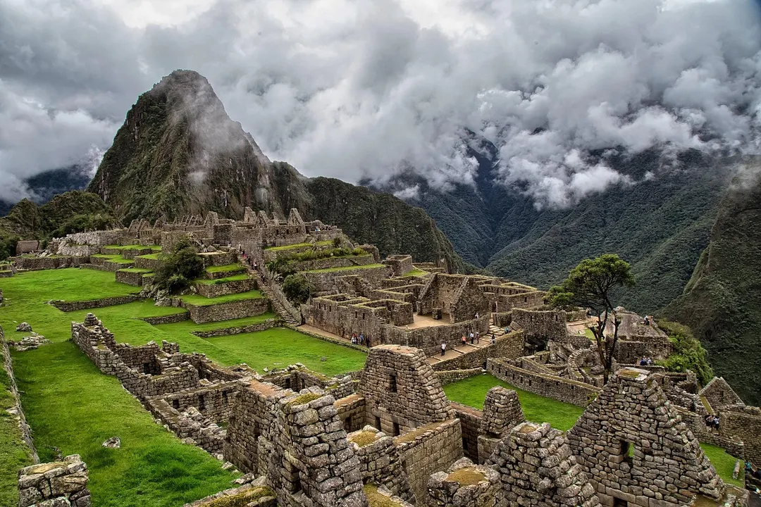 Machu Picchu en riesgo de perder título de Maravilla del Mundo por turismo masivo y conflictos sociales