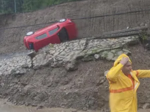 Al menos 20 deslaves en autopista del Sol, podría reabrirse hasta el miércoles: SCT