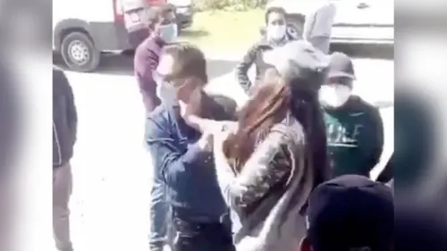 Propina mujer cachetada a alcalde de Tlaxcala por falta de obras