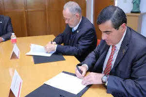 Ibero Puebla y Canaco firman convenio, buscan relaciones ganar-ganar