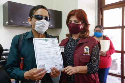 Con actas de nacimiento en sistema Braille, SEDIF fomenta inclusión