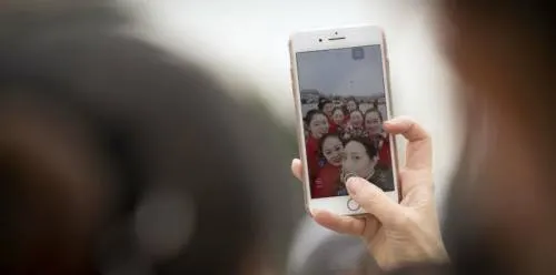 Un estudio revela que las selfies hacen ver tu nariz más grande