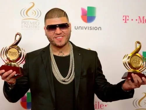 Agentes federales arrestan al músico puertorriqueño Farruko