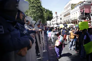 Comercio informal, una necesidad salir a las calles: Esquivel