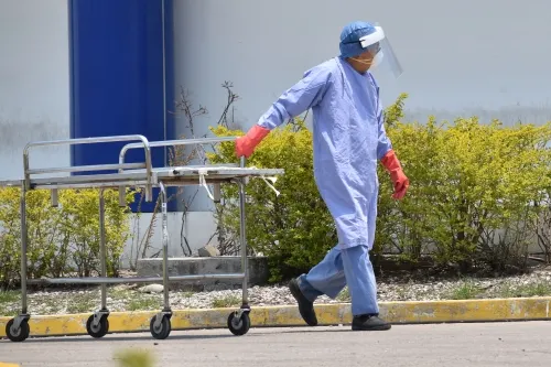 Aún con pandemia, federación recortó 25.7% recursos para salud a Puebla