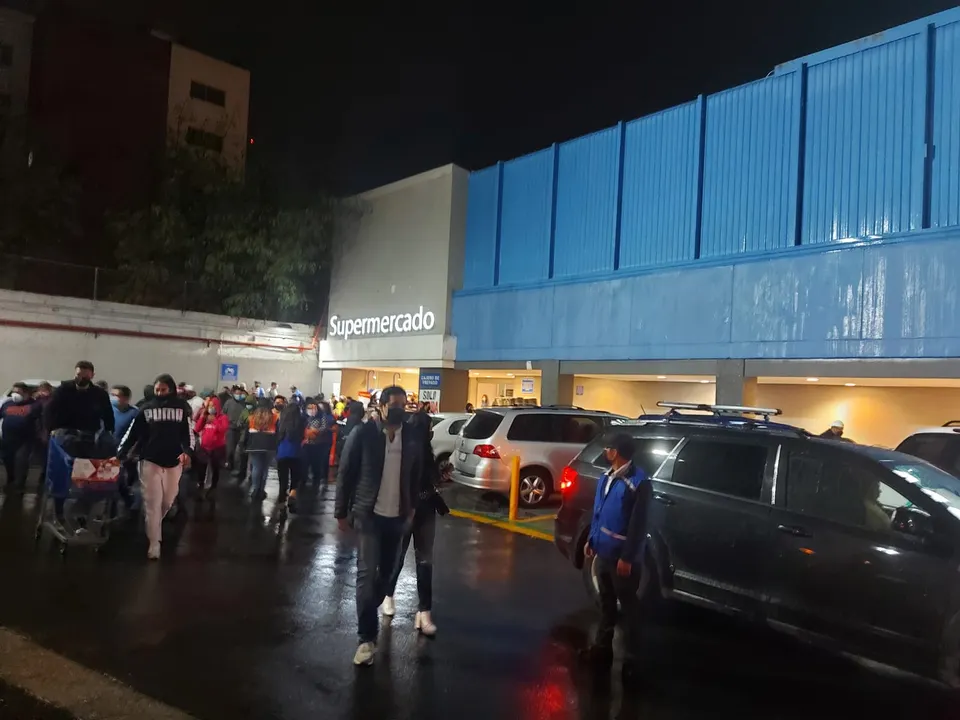 En Puebla sólo crisis nerviosas y colapso de líneas telefónicas saldo del sismo de 7.1
