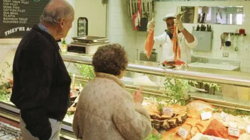 Precios al productor en EU caen a su nivel más bajo en año y medio