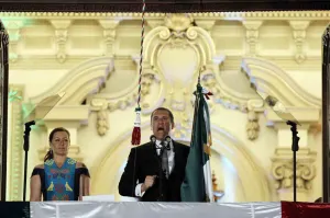 Moreno Valle da tradicional Grito de Dolores ante cientos de poblanos