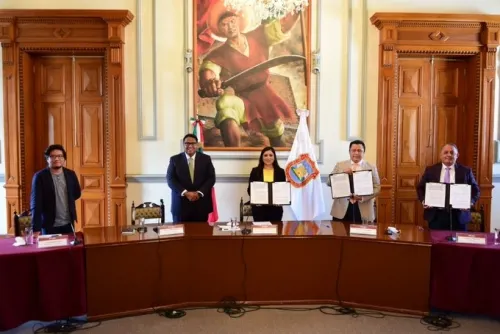 Ayuntamiento y sindicato signan condiciones generales de trabajo; alcanzan 4.1% directo al salario