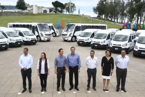 Entrega Moreno Valle vehículos para personas con discapacidades