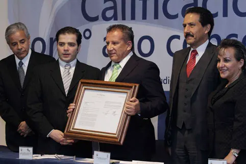 Recibió la BUAP acreditación de Fitch Raiting