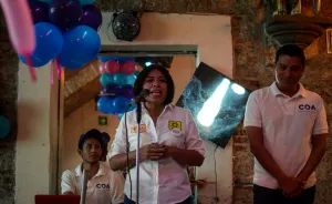 Roxana, primera candidata en comprometerse con comunidad LGBTTTI