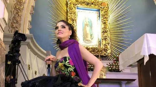 Ana Bárbara se equivoca al cantar el himno en la Final de la Liga MX (VIDEO)