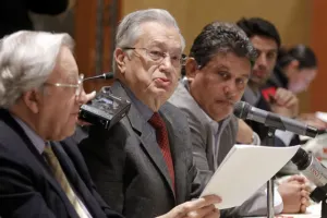 Bartlett seguirá la pelea jurídica contra Lozano