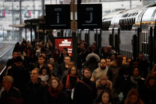 Huelgas en Francia dificultan viajes de cara a Navidad
