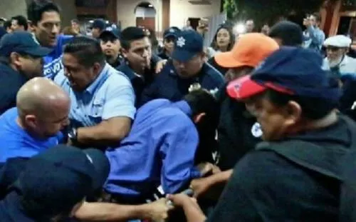 Detienen a cinco en intento de desalojo de panistas en su plantón en Monterrey