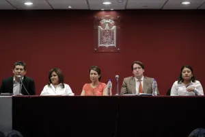 Abordan candidatos a diputados temas familiares en la UPAEP