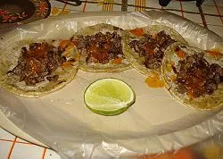 Mercado de Sabores de fiesta con elaboración del taco más grande de Puebla