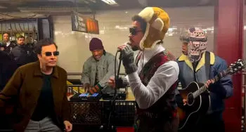 Bad Bunny ofrece un inesperado y emotivo concierto en el metro de Nueva York, al lado de Jimmy Fallon