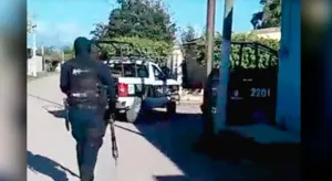 VIDEO: Los policías que huyeron en Escuinapa son acusados de homicidio
